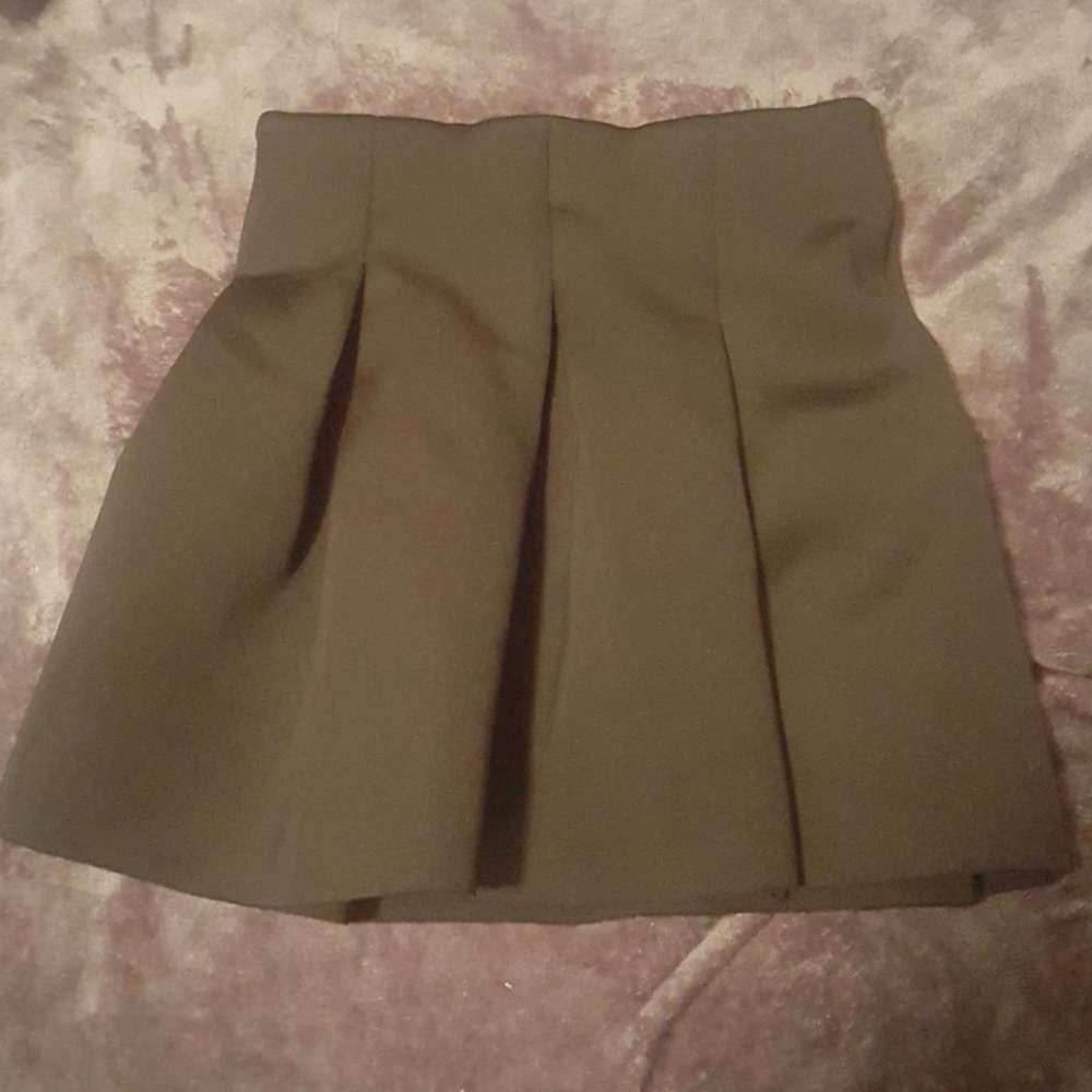 [NEW] Black skater skirt small